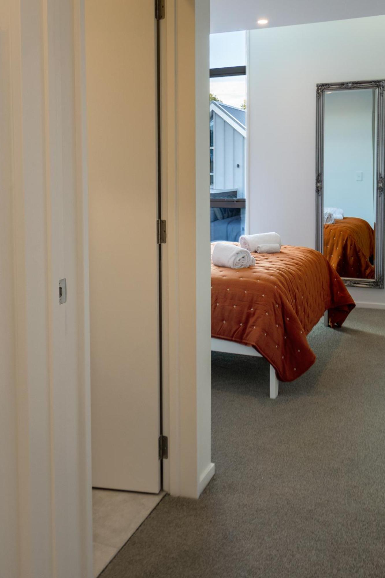 City Lights Retreat With Carpark 2 Bed 2 Bath Christchurch Exterior foto